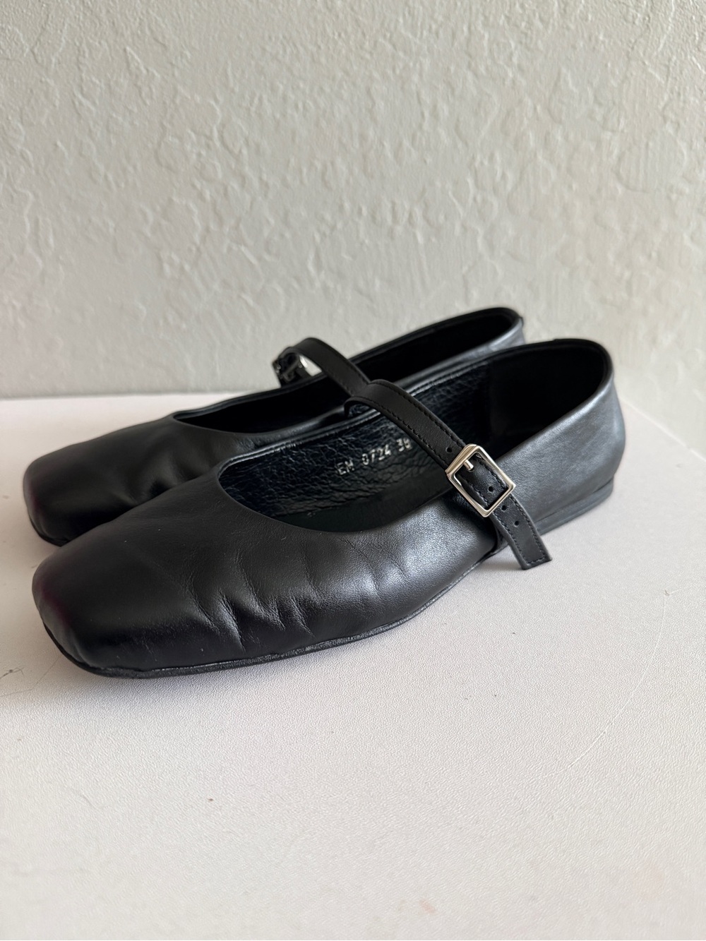 Italy Design Lavorazione Artigiana black leather Maryjane flats